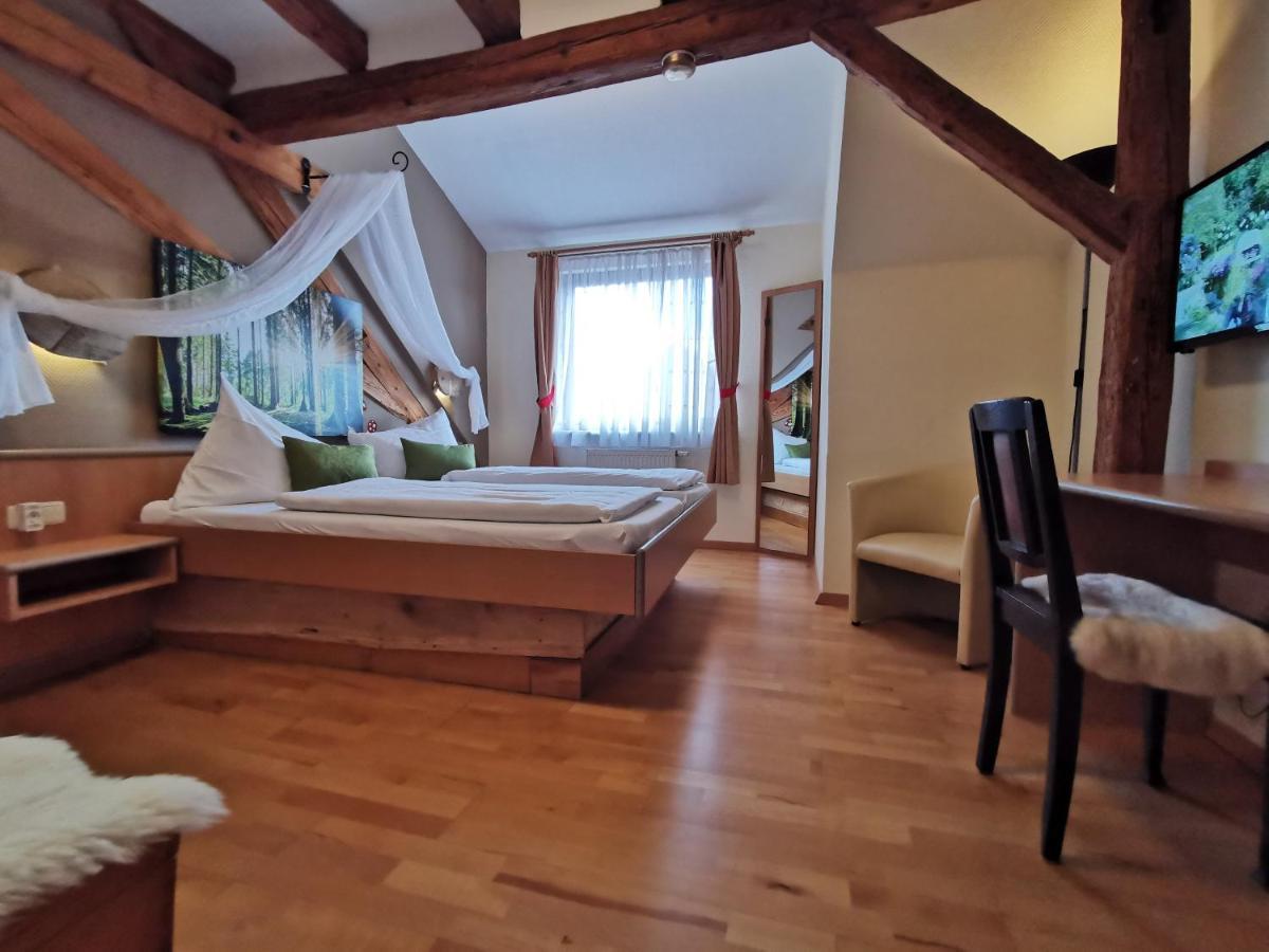 Gasthaus & Hotel Drei Lilien Werbach Bagian luar foto