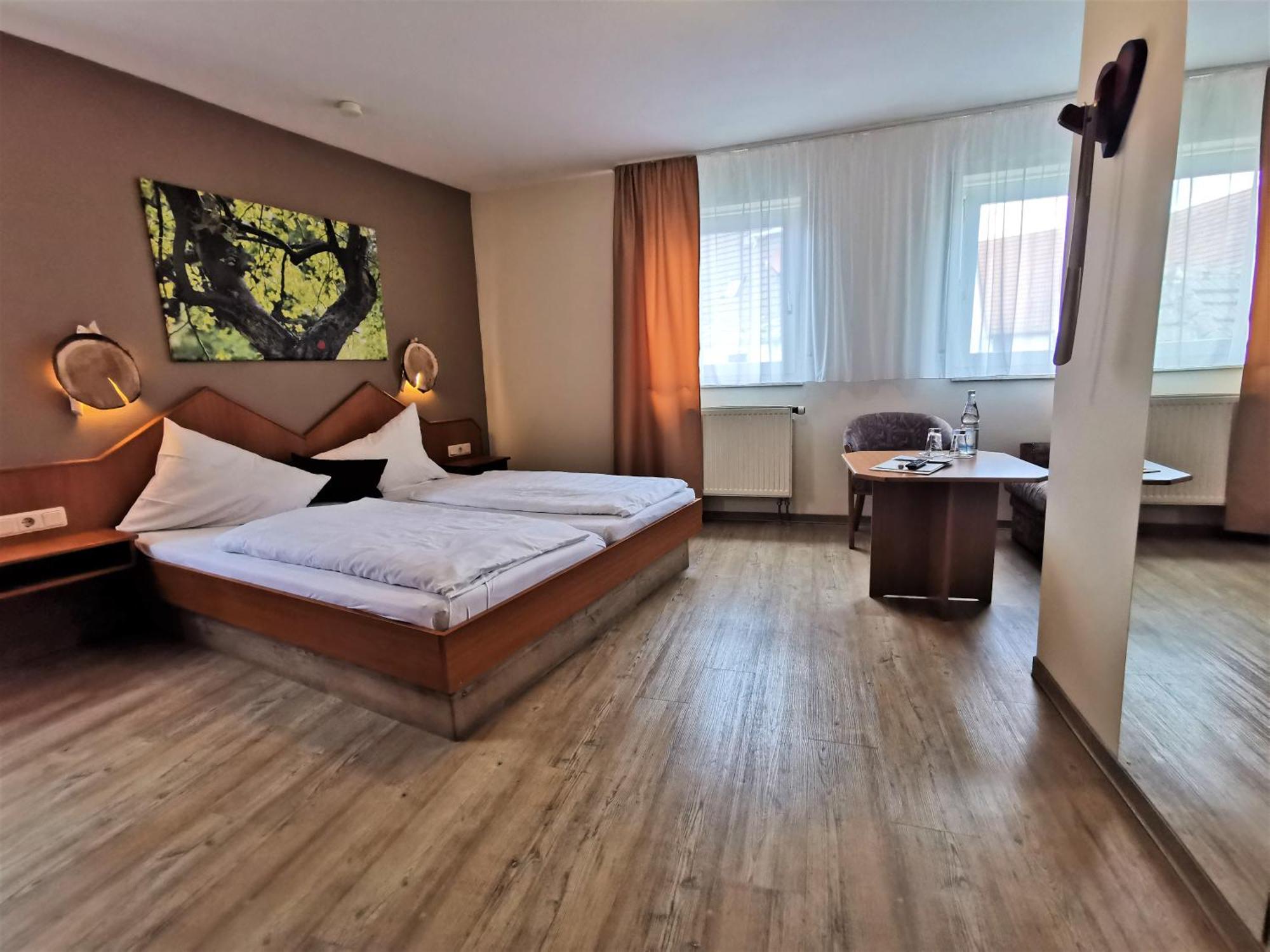 Gasthaus & Hotel Drei Lilien Werbach Bagian luar foto