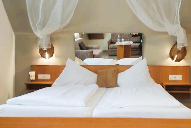 Gasthaus & Hotel Drei Lilien Werbach Bagian luar foto
