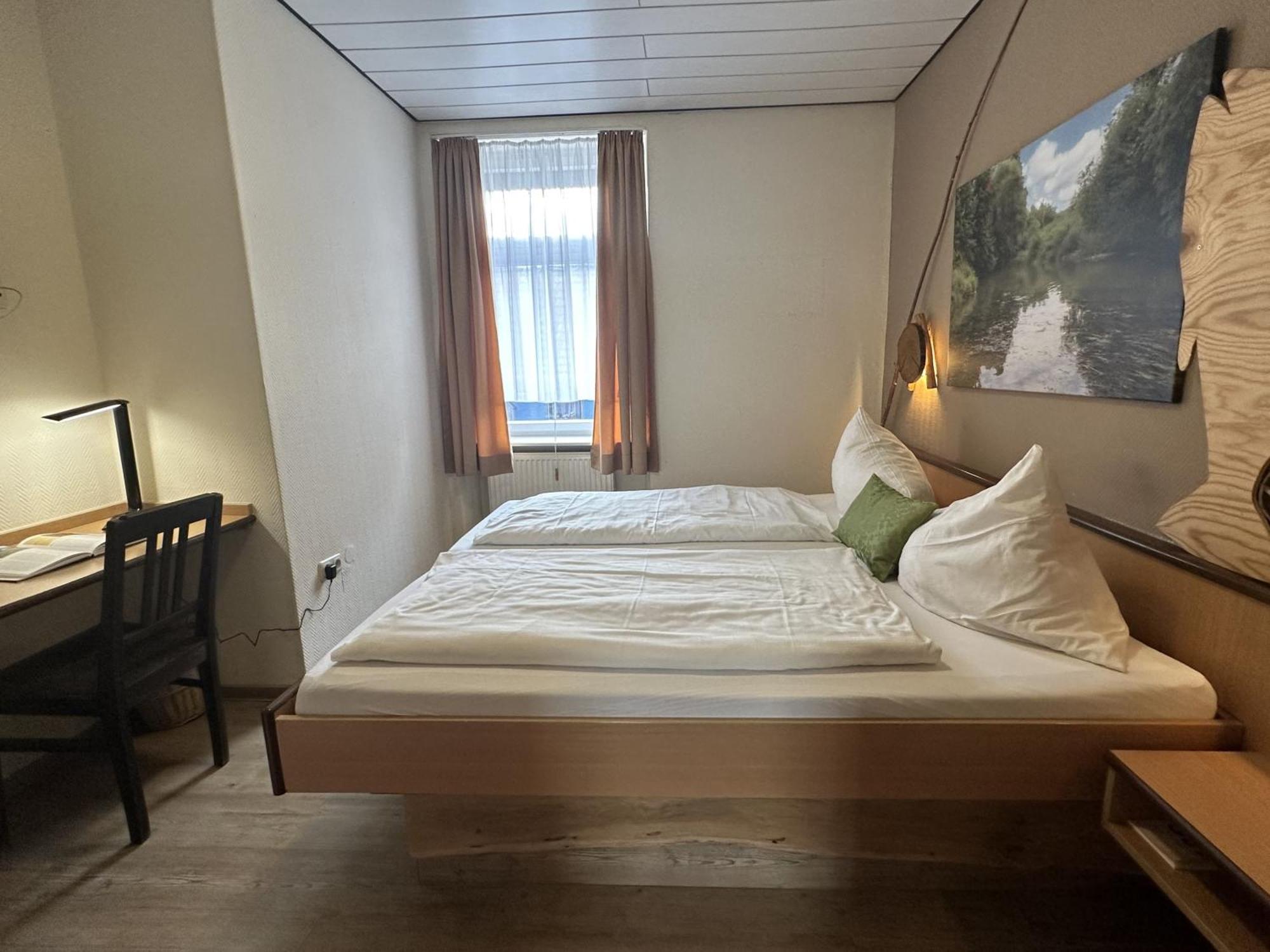 Gasthaus & Hotel Drei Lilien Werbach Bagian luar foto