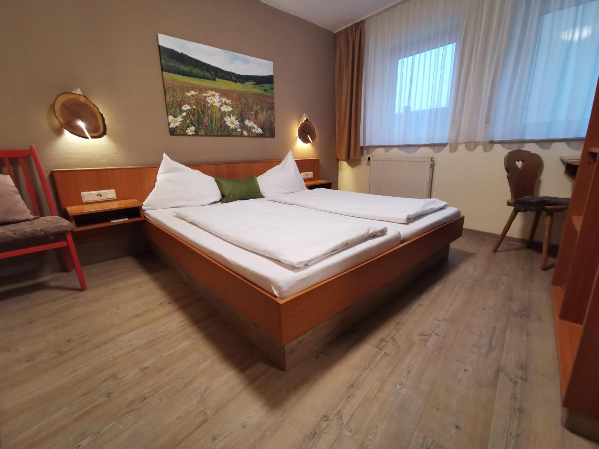 Gasthaus & Hotel Drei Lilien Werbach Bagian luar foto
