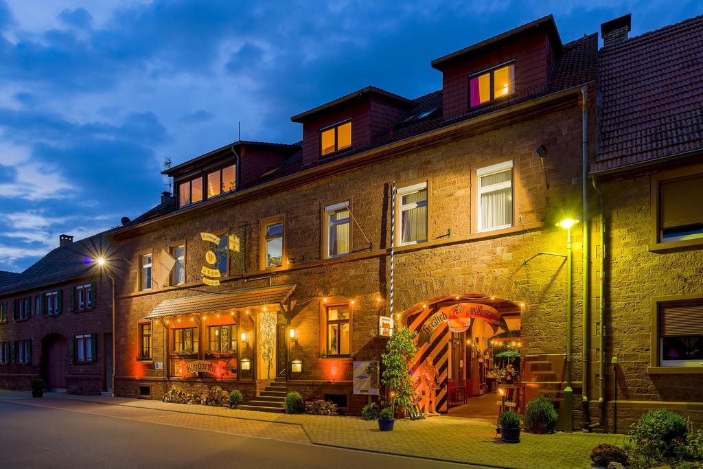 Gasthaus & Hotel Drei Lilien Werbach Bagian luar foto